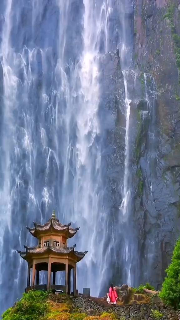 向上跳的香蕉